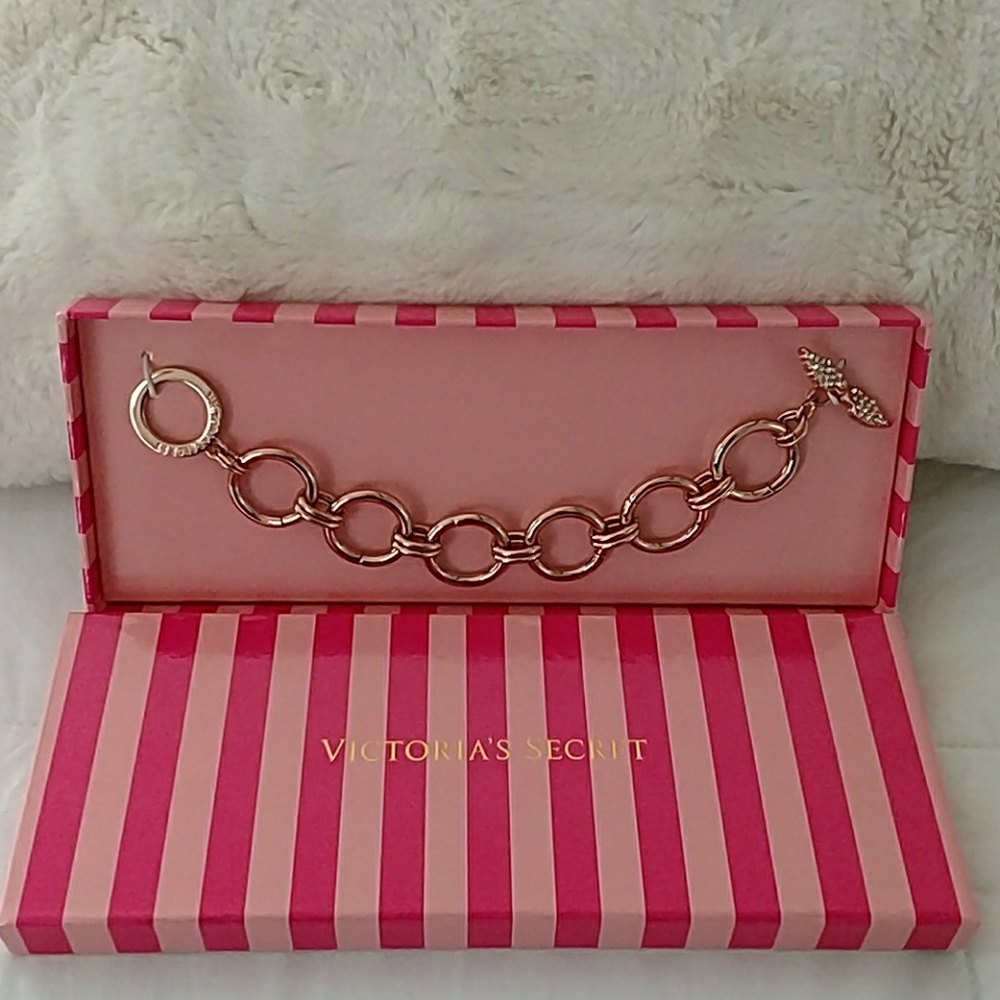 VS gold tone bracelet